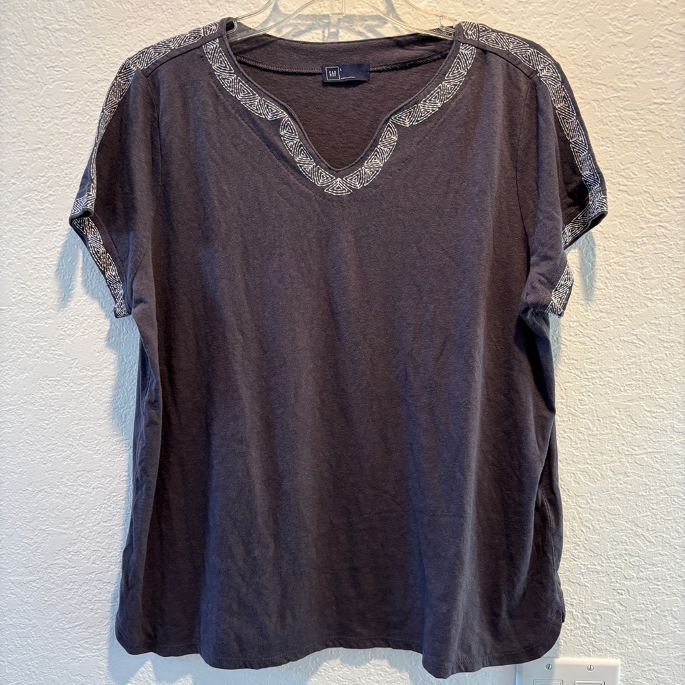 GAP Women's Dark Gray Embroidered Short Sleeve Tee
